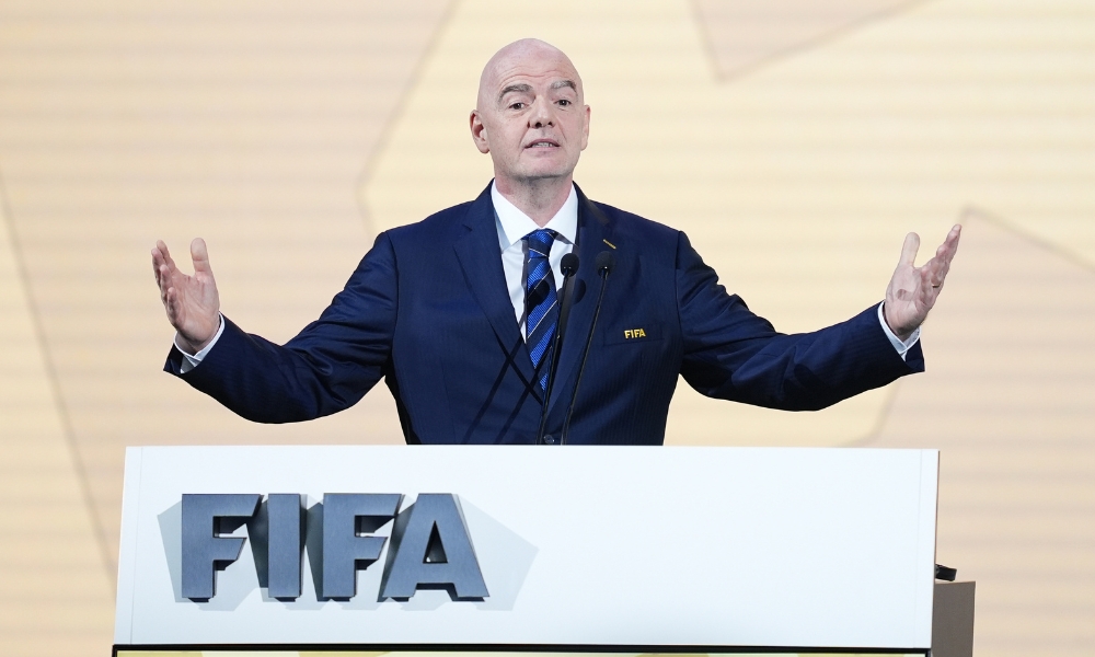 英超：伊萨克帽子戏法 纽卡斯尔联队客场4-0伊普斯维奇队.