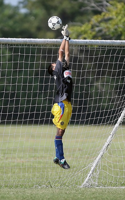 性情中人！記者請求合影 穆帥爽快答應.